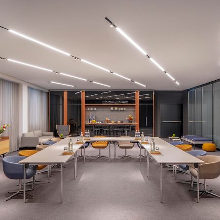Готель Andaz Munich Schwabinger Tor, By Hyatt Екстер'єр фото The interior of the 100 East 53rd Street building