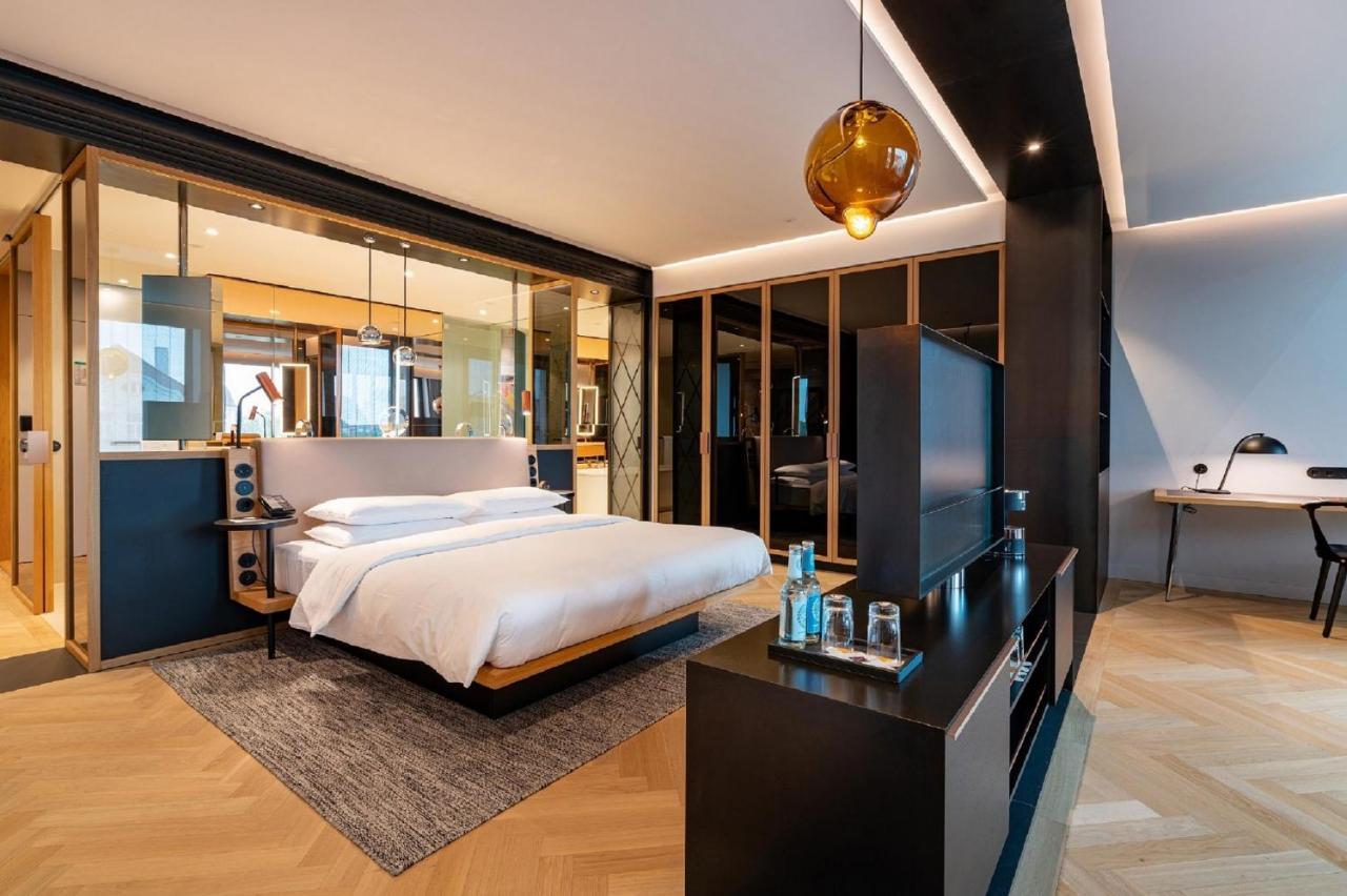 Готель Andaz Munich Schwabinger Tor, By Hyatt Екстер'єр фото A bedroom at the hotel