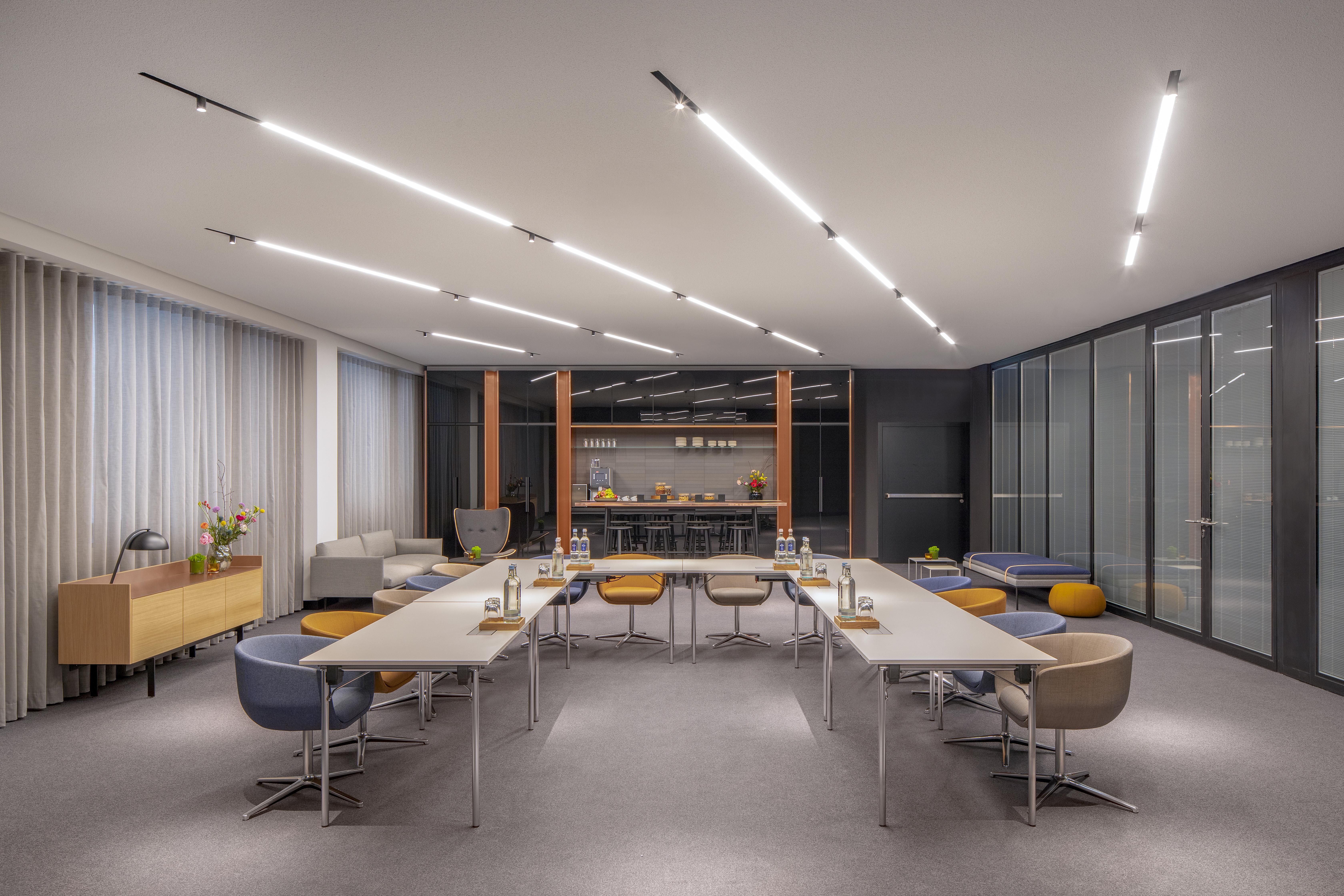 Готель Andaz Munich Schwabinger Tor, By Hyatt Екстер'єр фото The interior of the 100 East 53rd Street building