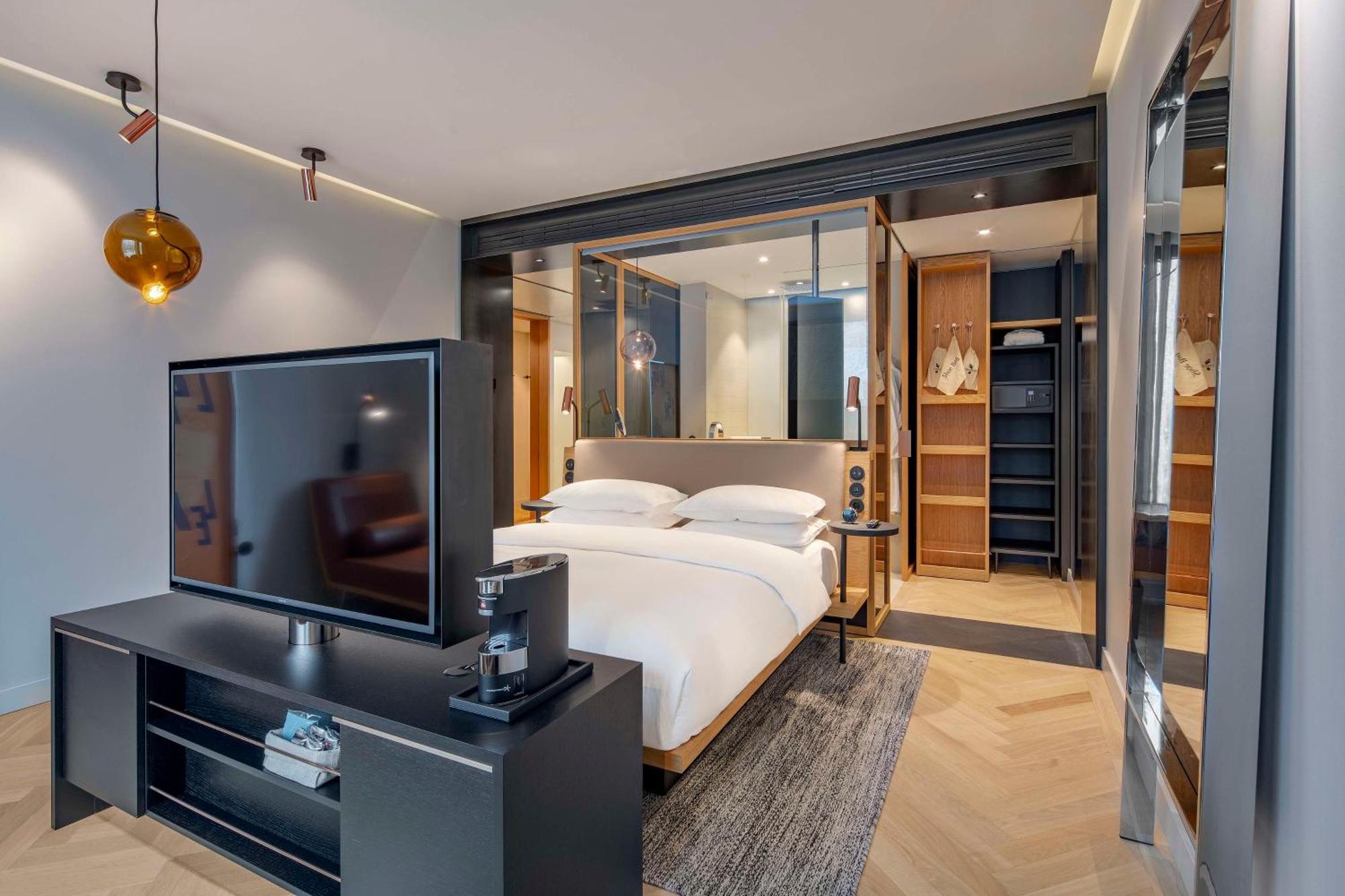 Готель Andaz Munich Schwabinger Tor, By Hyatt Екстер'єр фото A bedroom at the hotel