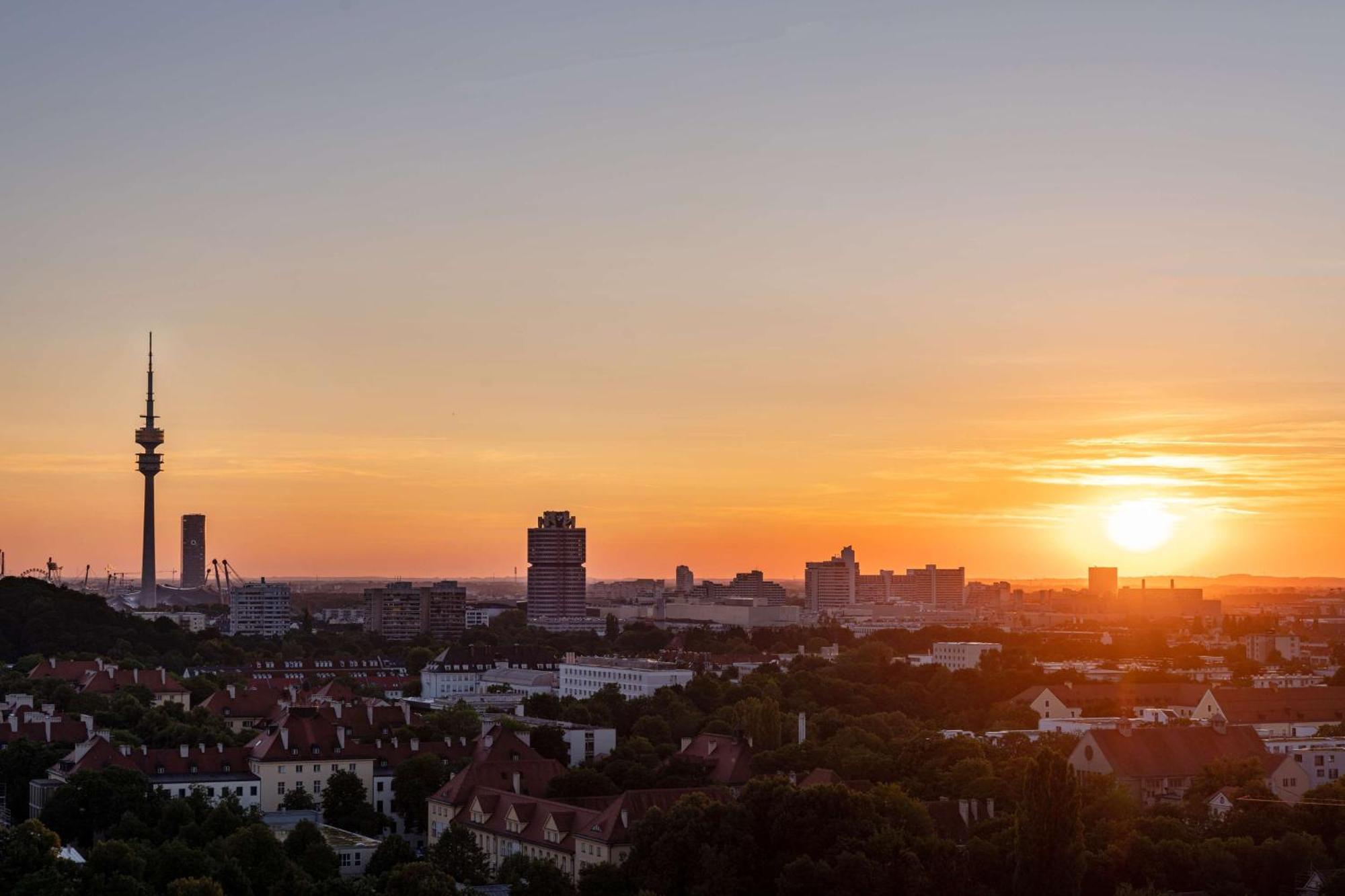 Готель Andaz Munich Schwabinger Tor, By Hyatt Екстер'єр фото Sunset over Stuttgart