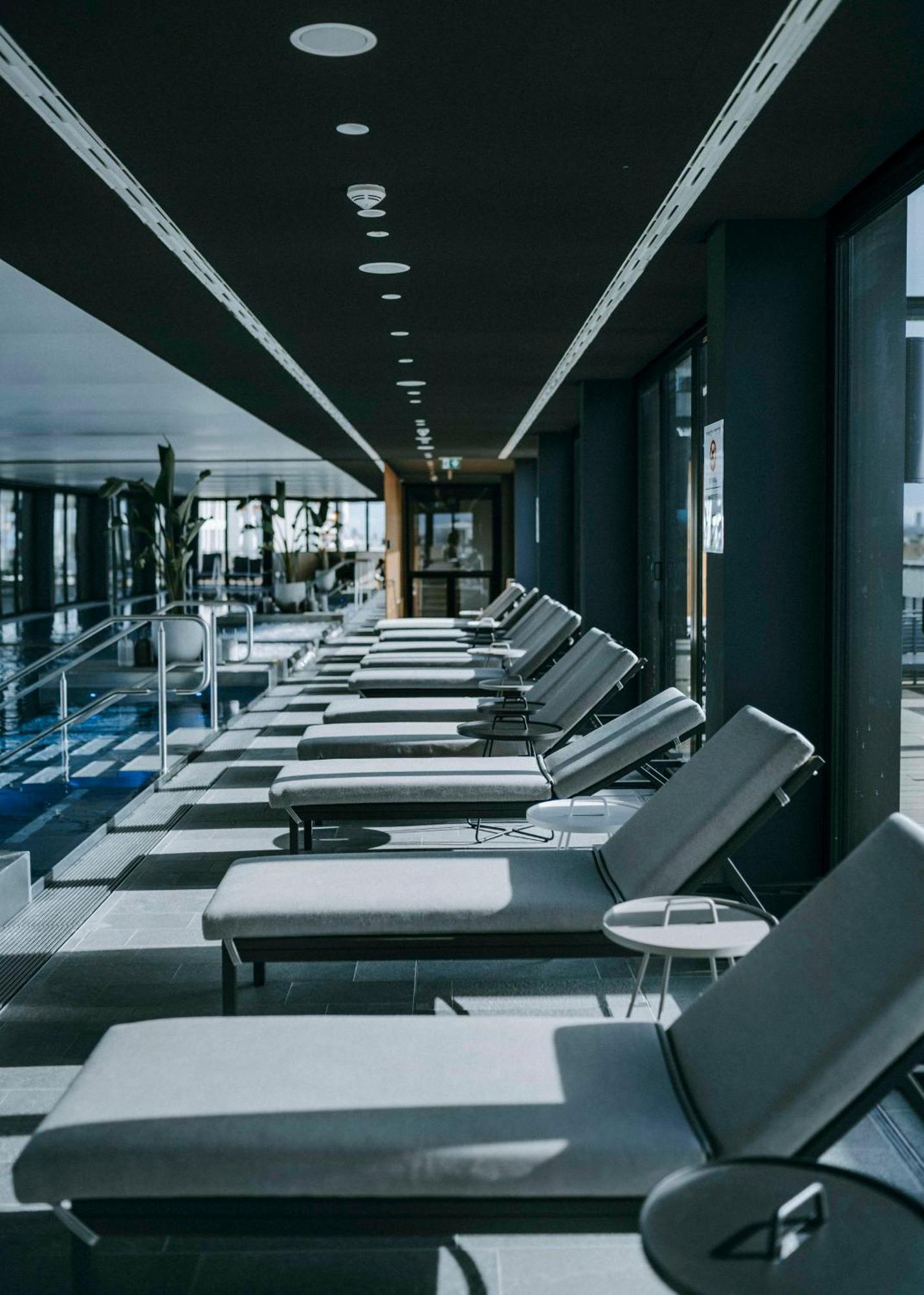 Готель Andaz Munich Schwabinger Tor, By Hyatt Екстер'єр фото The pool at the 1018