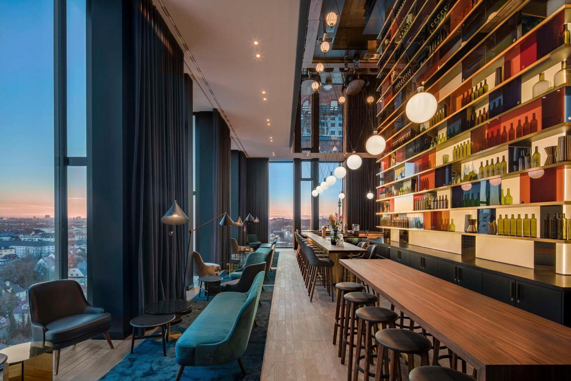Готель Andaz Munich Schwabinger Tor, By Hyatt Екстер'єр фото The bar at the 101 Skybar