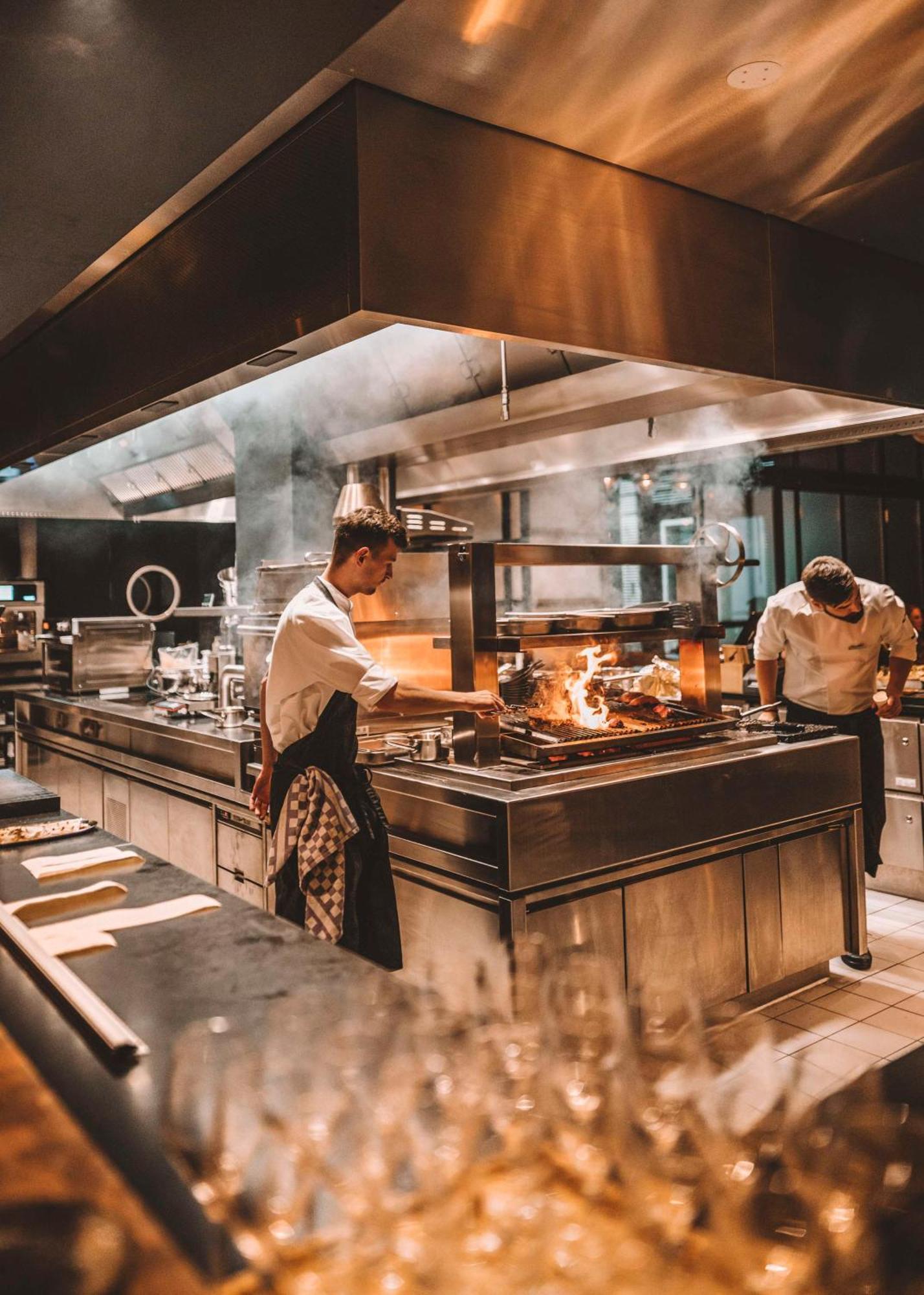 Готель Andaz Munich Schwabinger Tor, By Hyatt Екстер'єр фото The kitchen at the restaurant